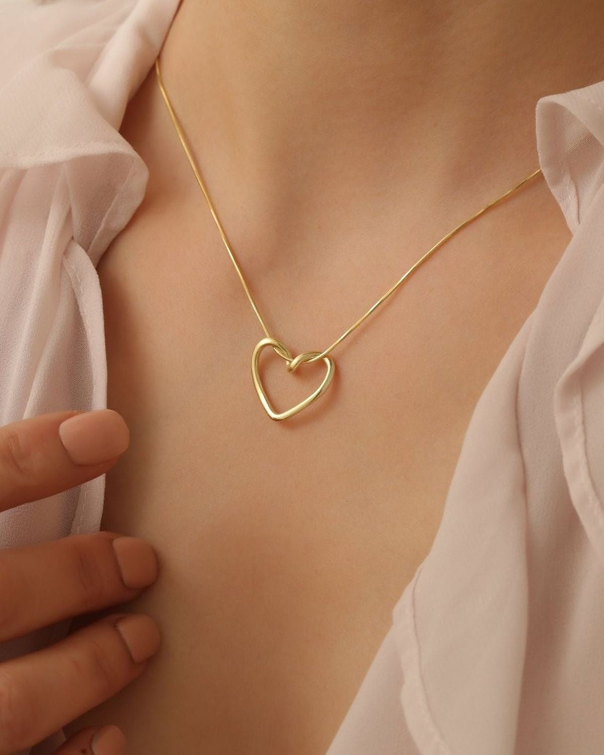 18k Gold Plated Minimal Heart Loop Pendant With Chain